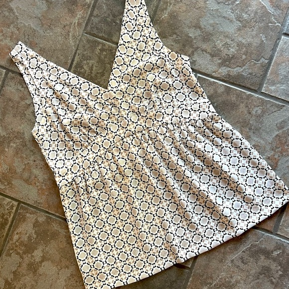⭐️BOGO FREE⭐️ Ann Taylor LOFT top in EUC - Picture 4 of 9